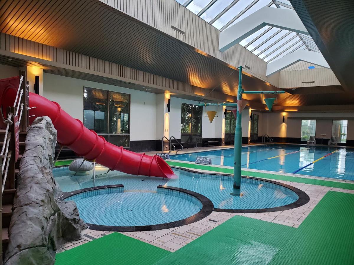 Parkview Hotels & Resorts Hualien City Exterior photo The swimming pool at the hotel