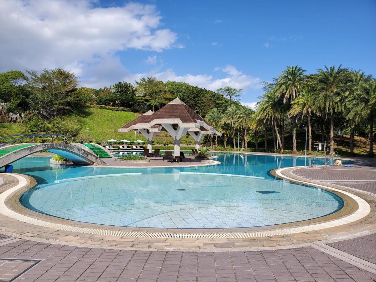 Parkview Hotels & Resorts Hualien City Exterior photo The swimming pool at the Tagaytay Highlands