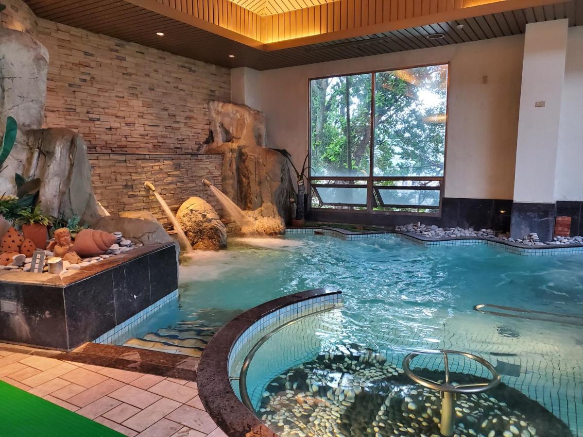 Parkview Hotels & Resorts Hualien City Exterior photo The indoor pool at the hotel