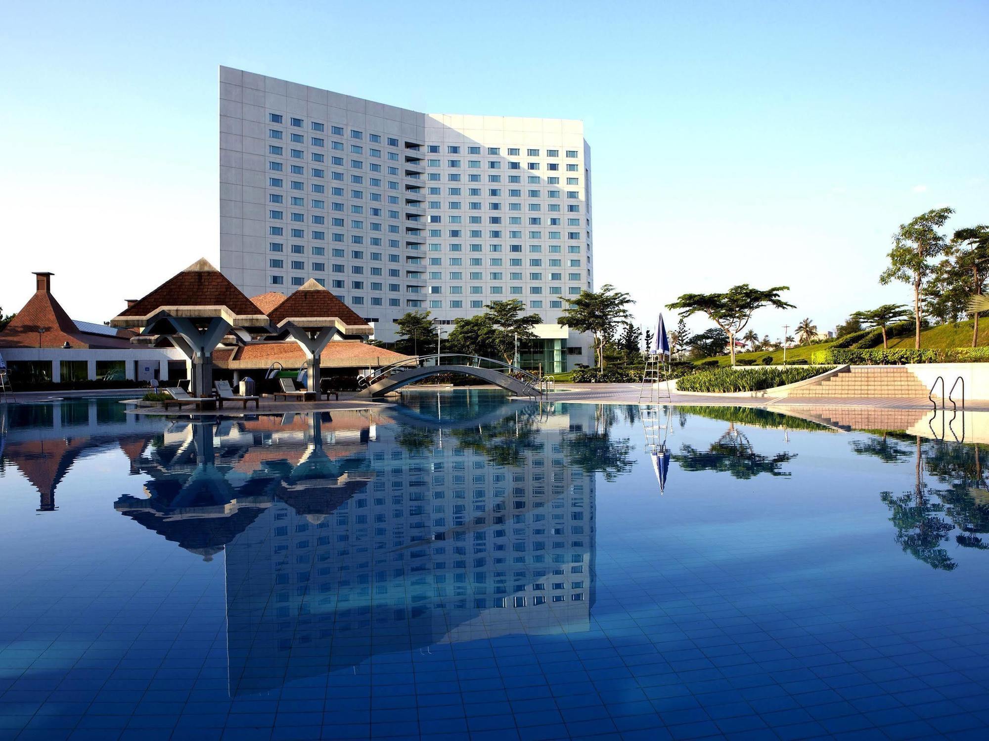 Parkview Hotels & Resorts Hualien City Exterior photo The hotel's main building